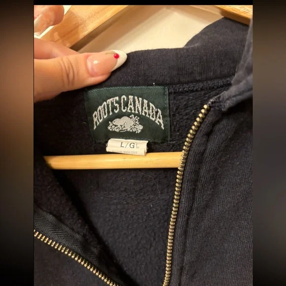 ROOTS Vintage 90’s quarter zip - Picture 3 of 3